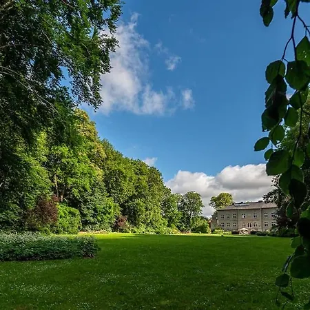 Laaser Gutshaus Mit Idyllischem Park- Malerwohnung * Laase