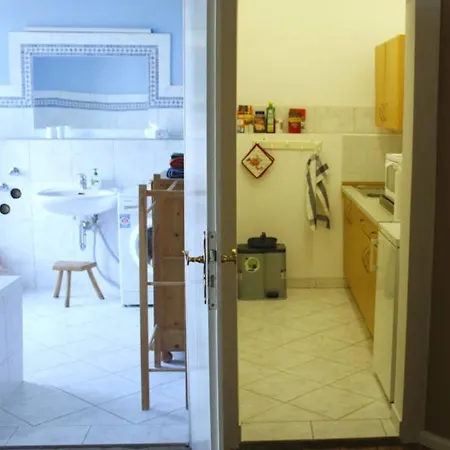 Appartement Laaser Gutshaus Mit Idyllischem Park- Malerwohnung *
