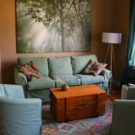 Laaser Gutshaus Mit Idyllischem Park- Malerwohnung Apartment Laase